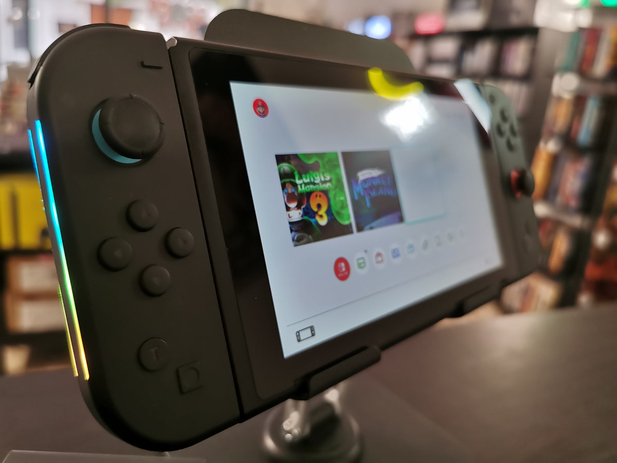 Nintendo Switch (Versione Standard) con Dock + Joy-Con LED