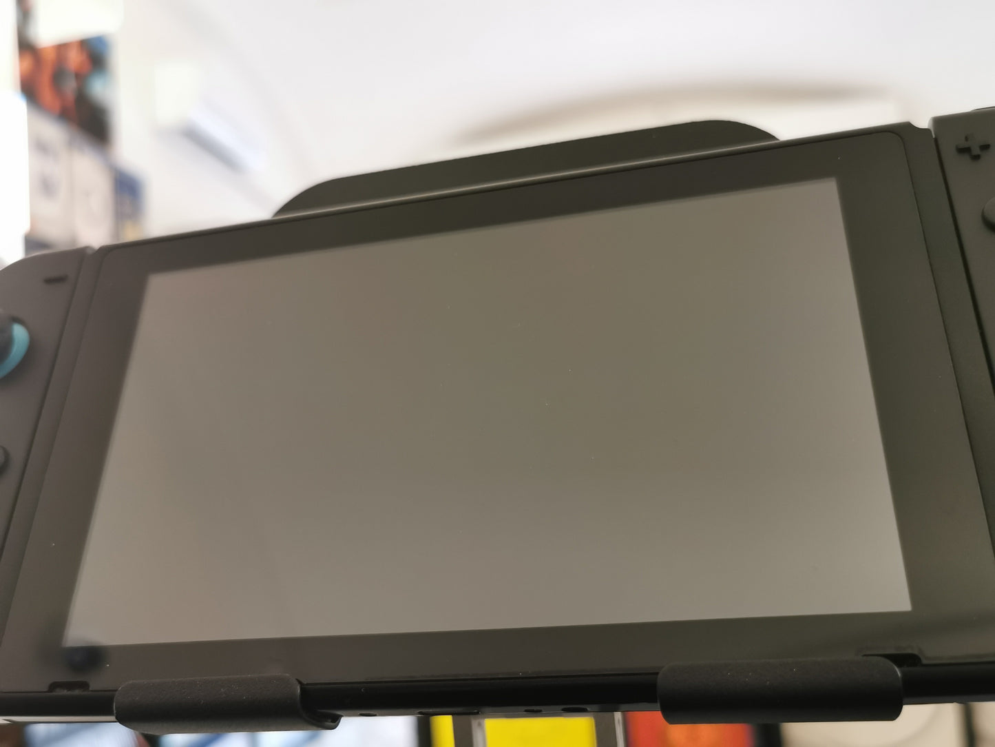 Nintendo Switch (Versione Standard) con Dock + Joy-Con LED