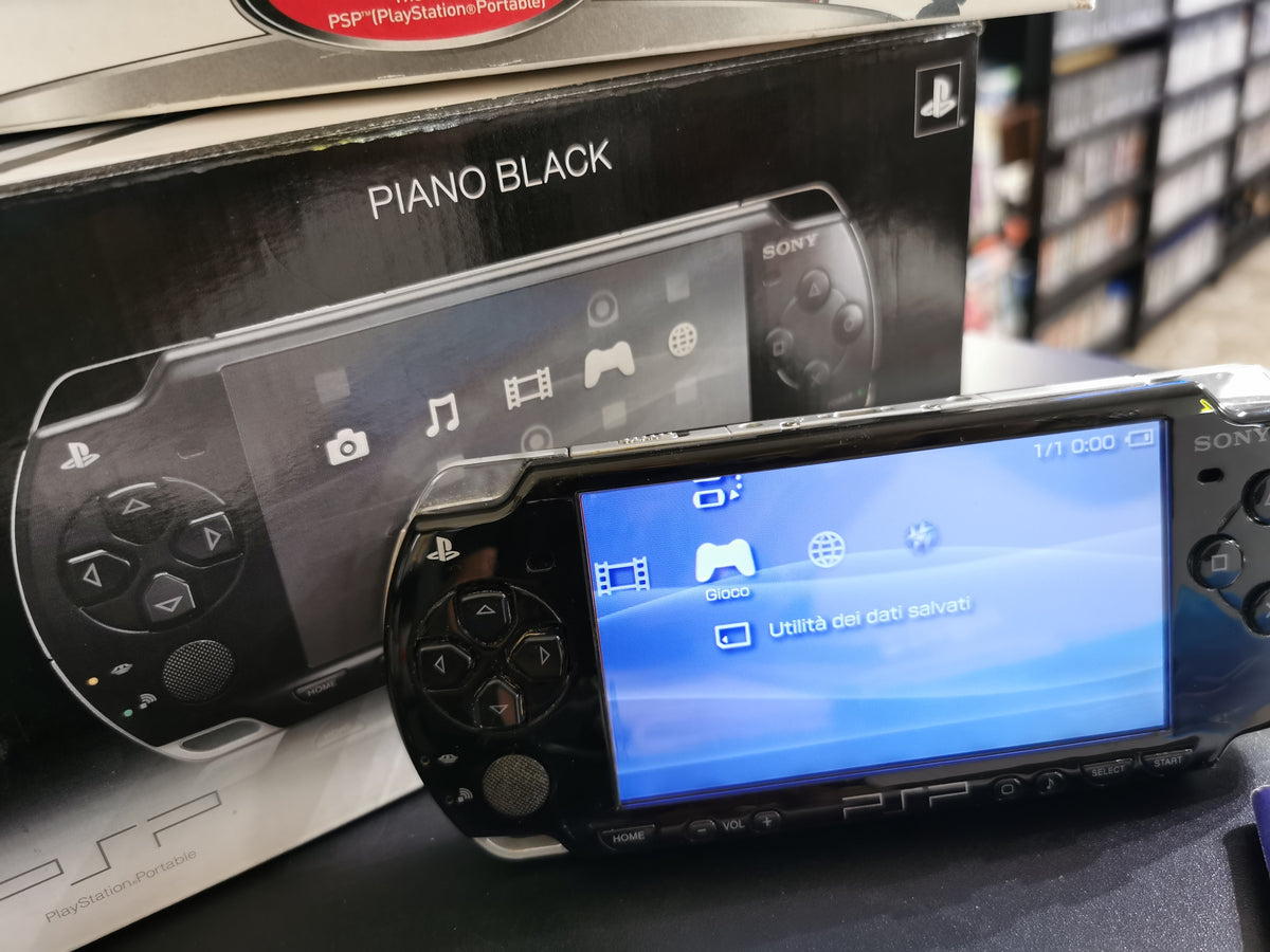 Sony PSP-2004 Slim & Lite Piano Black – Tekken Dark Resurrection Platinum Edition (PSP)