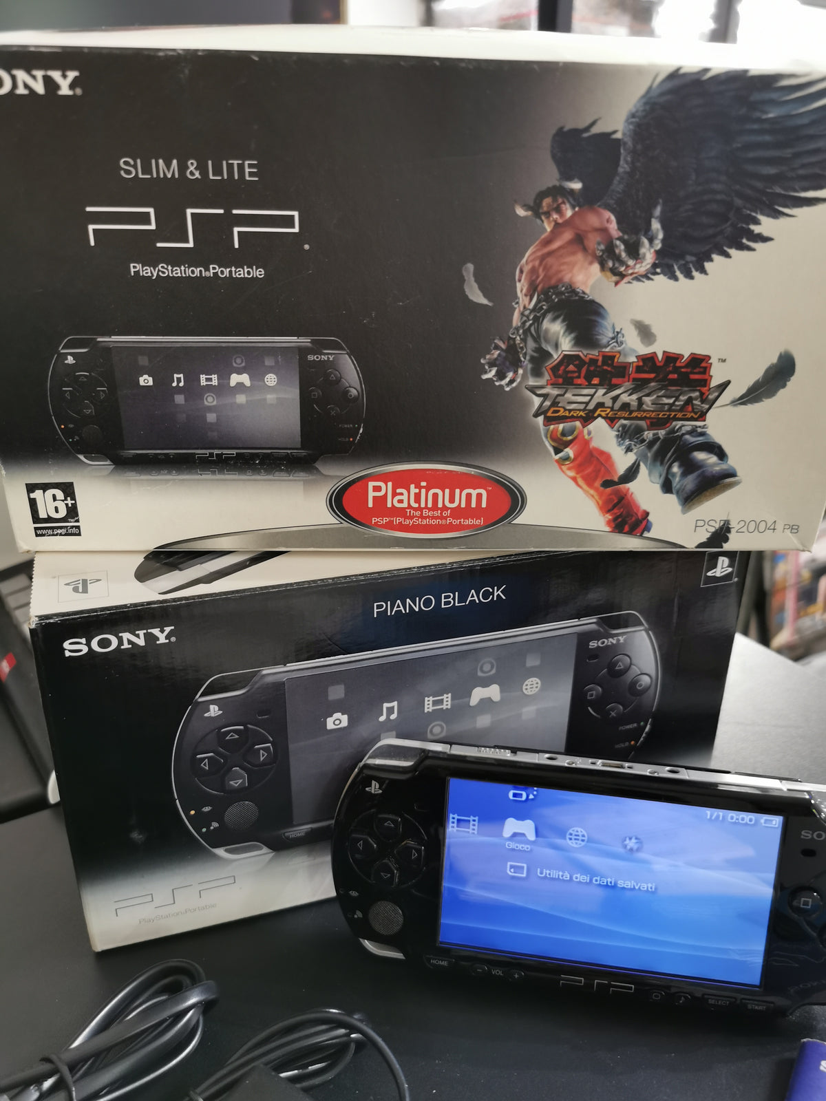 Sony PSP-2004 Slim & Lite Piano Black – Tekken Dark Resurrection Platinum Edition (PSP)