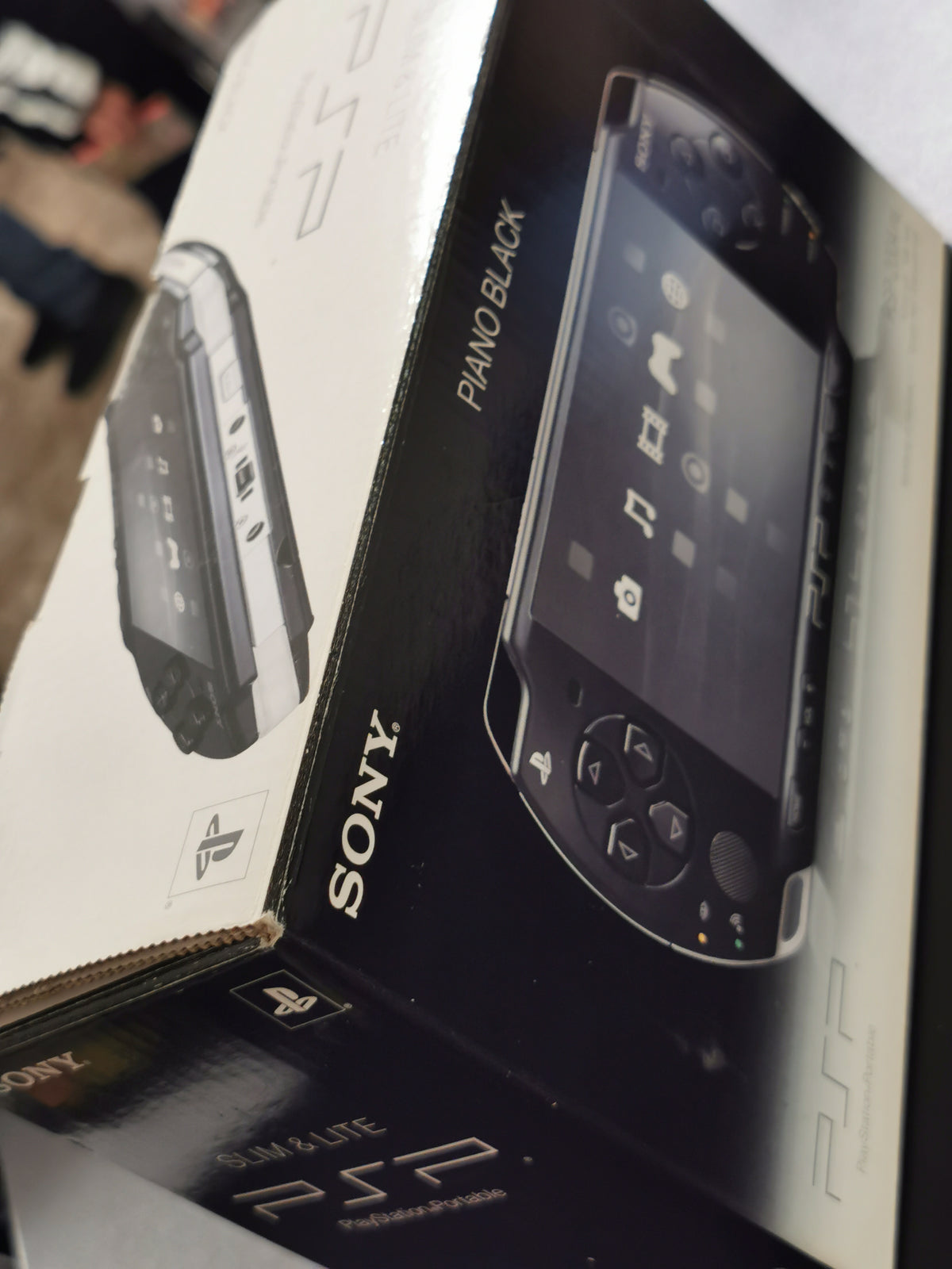 Sony PSP-2004 Slim & Lite Piano Black – Tekken Dark Resurrection Platinum Edition (PSP)