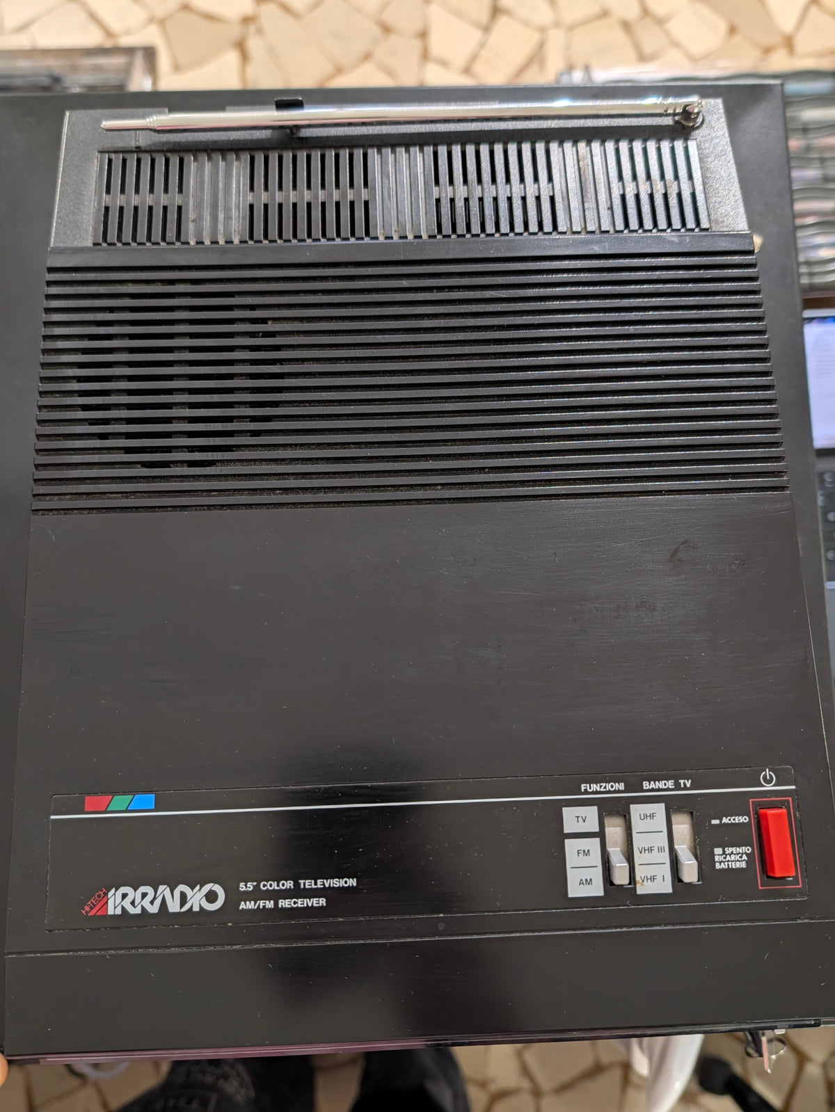 Irradio Scirocco PC-5 – TV Color 5,5" con Radio AM/FM