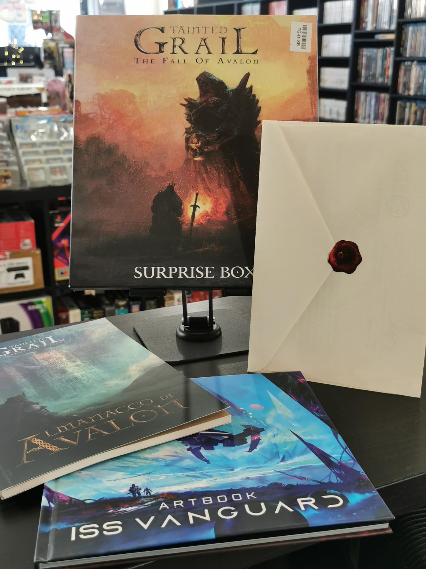 Tainted Grail: La Caduta di Avalon - ISS Vanguard – Surprise Box (Board Game)