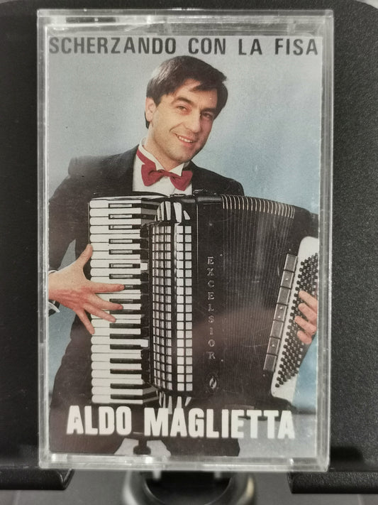Scherzando con la Fisa - Aldo Maglietta (MC)