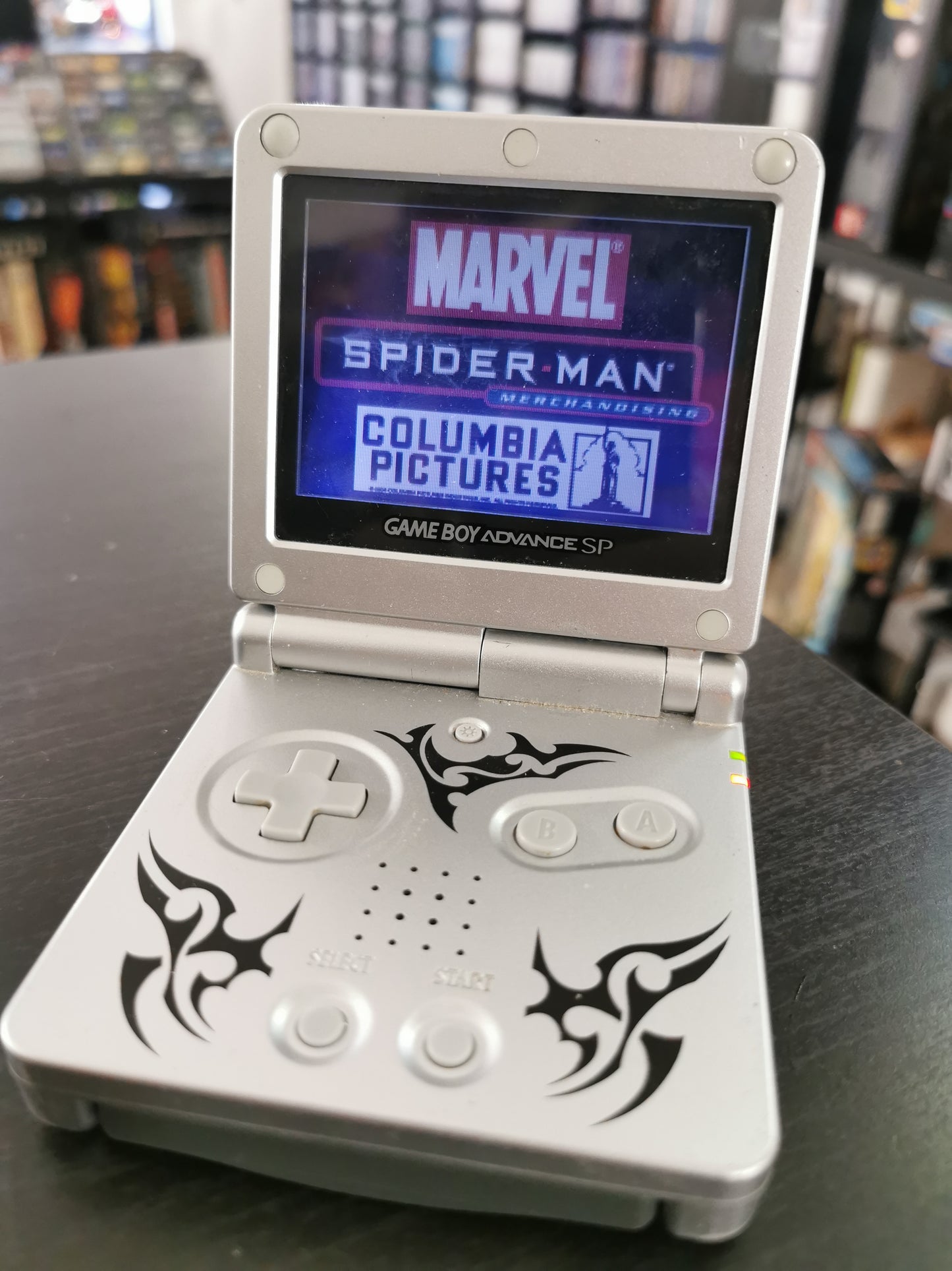 Nintendo Game Boy Advance SP – Edizione Tribal Argento (Console)