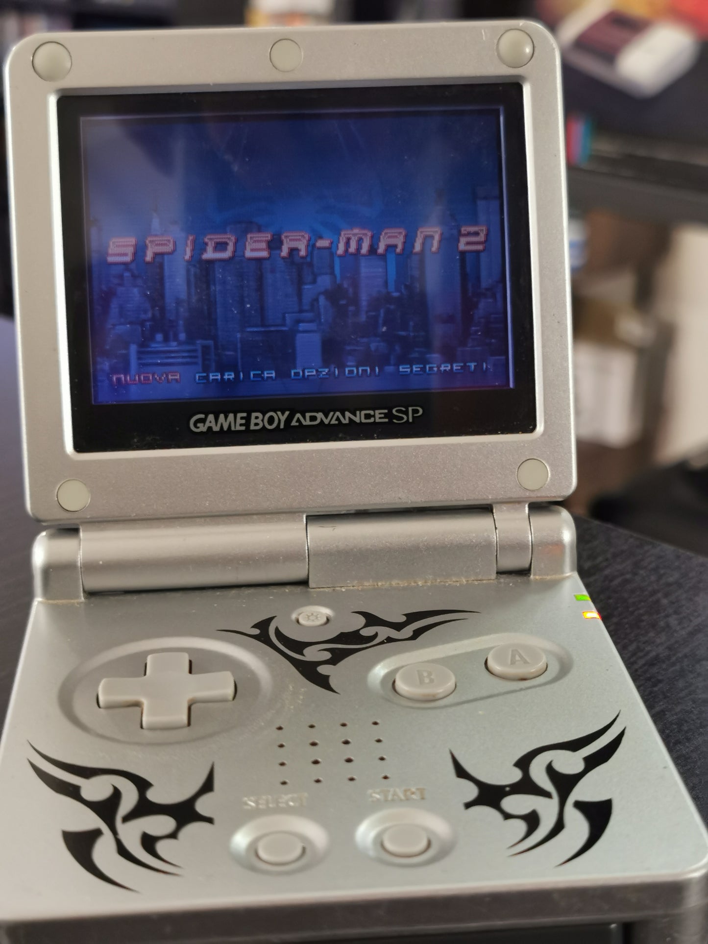 Nintendo Game Boy Advance SP – Edizione Tribal Argento (Console)