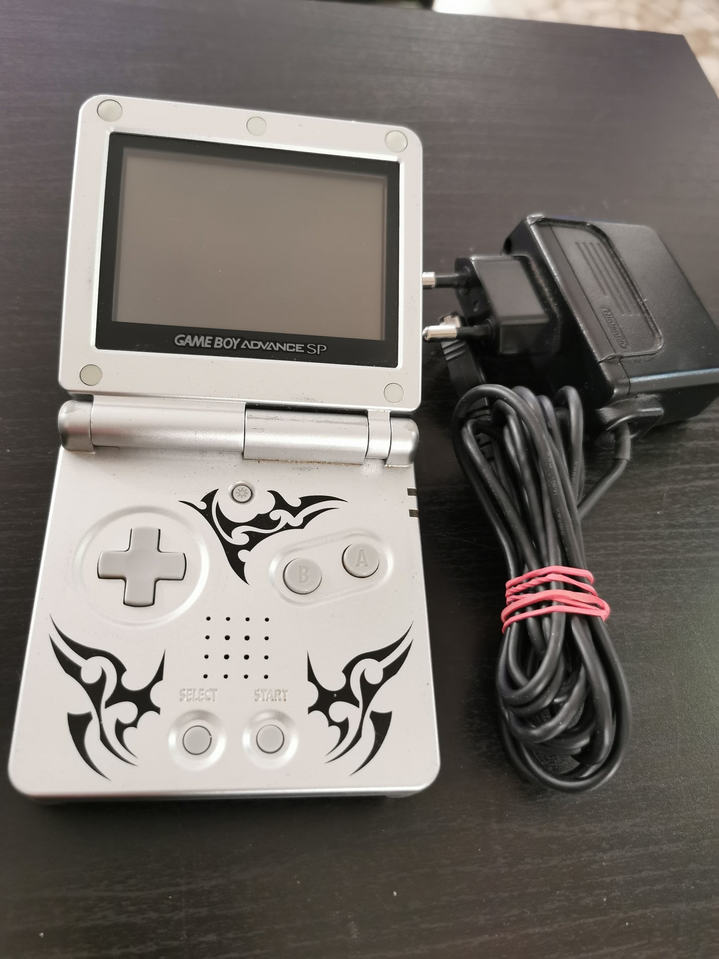 Nintendo Game Boy Advance SP – Edizione Tribal Argento (Console)