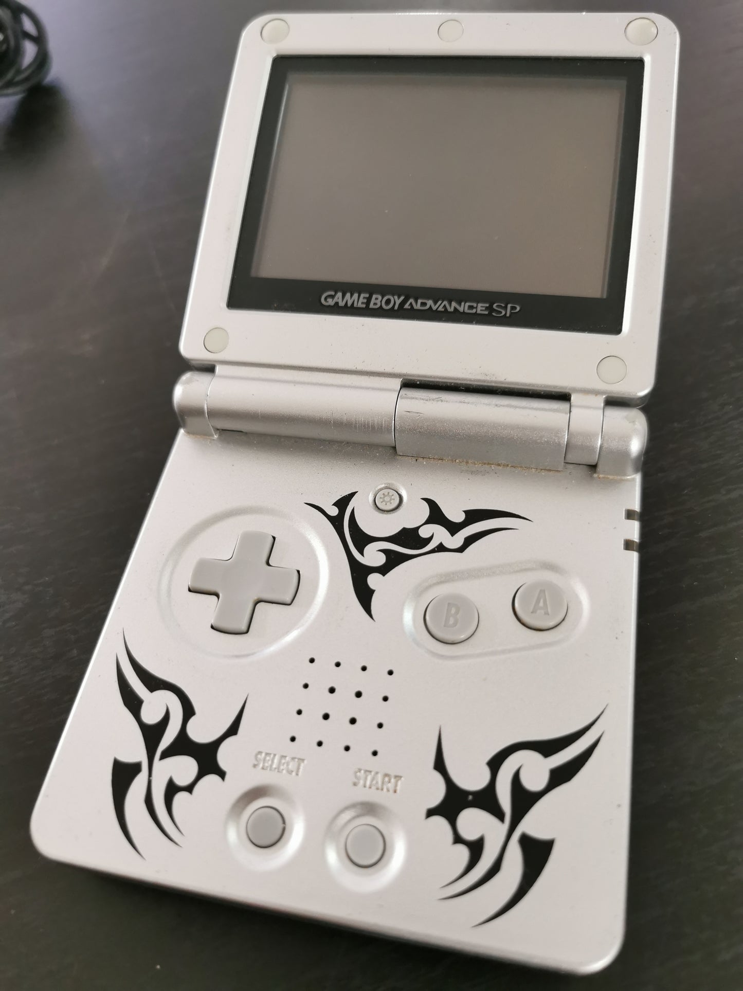 Nintendo Game Boy Advance SP – Edizione Tribal Argento (Console)
