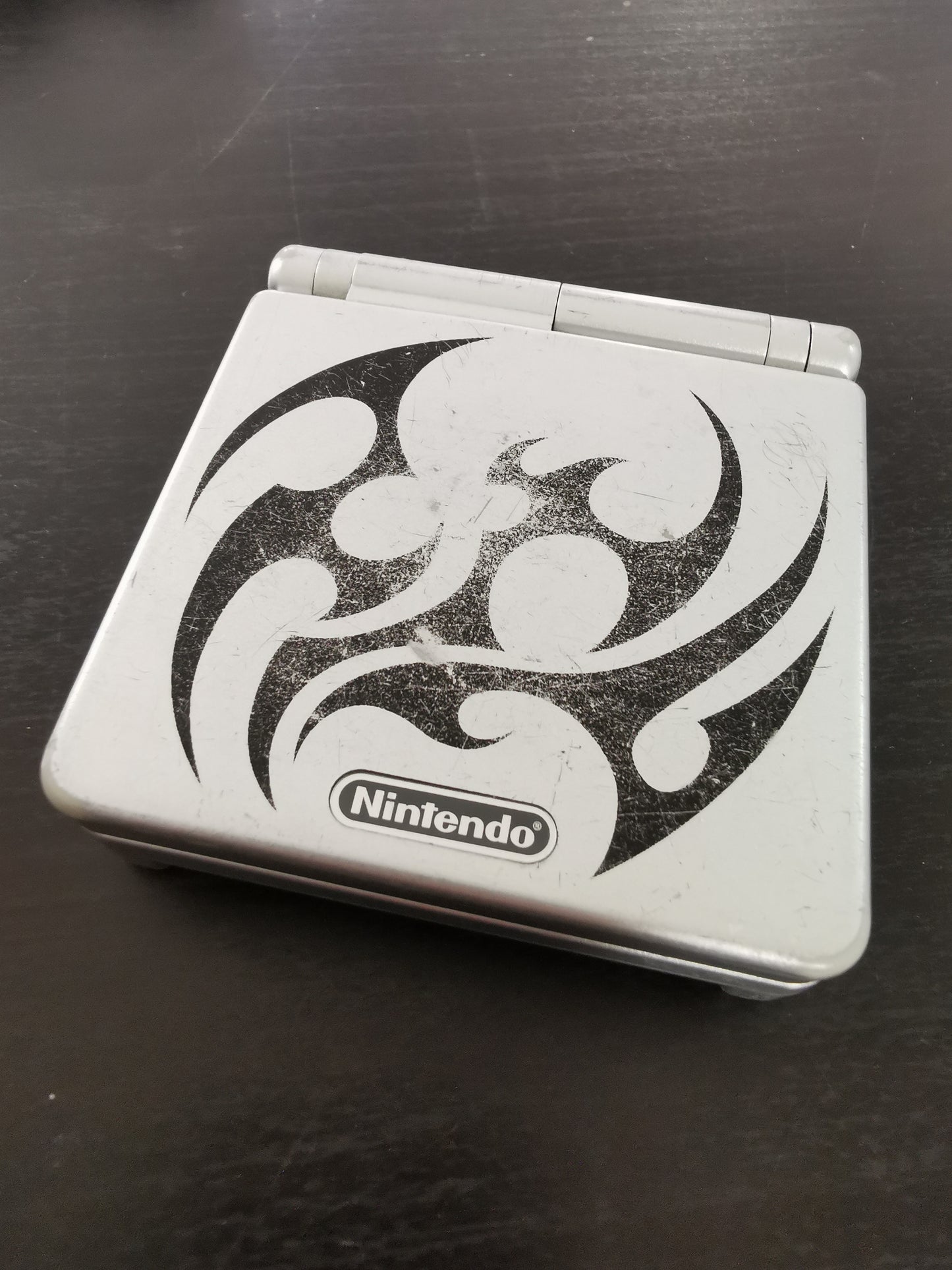 Nintendo Game Boy Advance SP – Edizione Tribal Argento (Console)