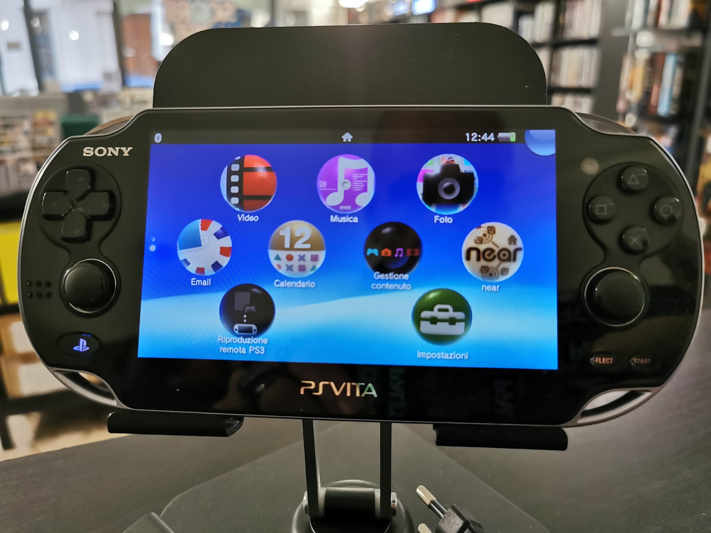 Sony PlayStation Vita PCH-1004 + Memory Card 4GB (PSVita)
