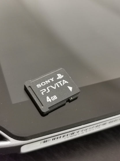Sony PlayStation Vita PCH-1004 + Memory Card 4GB (PSVita)