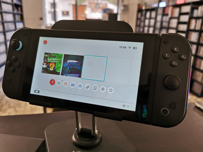 Nintendo Switch (Versione Standard) con Dock + Joy-Con LED