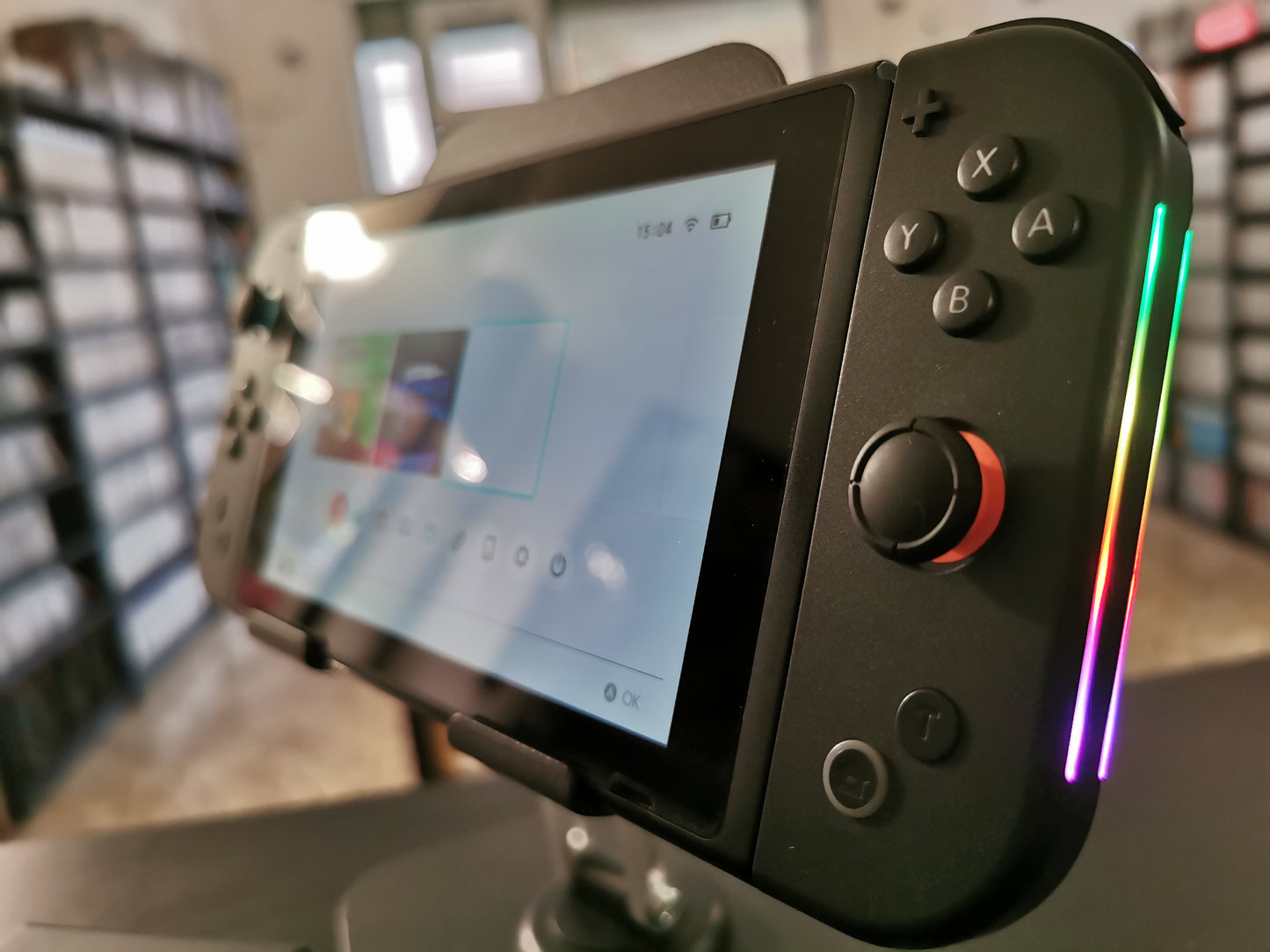 Nintendo Switch (Versione Standard) con Dock + Joy-Con LED
