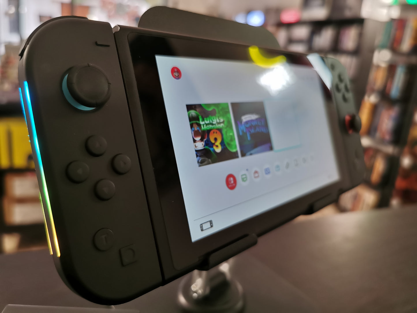 Nintendo Switch (Versione Standard) con Dock + Joy-Con LED