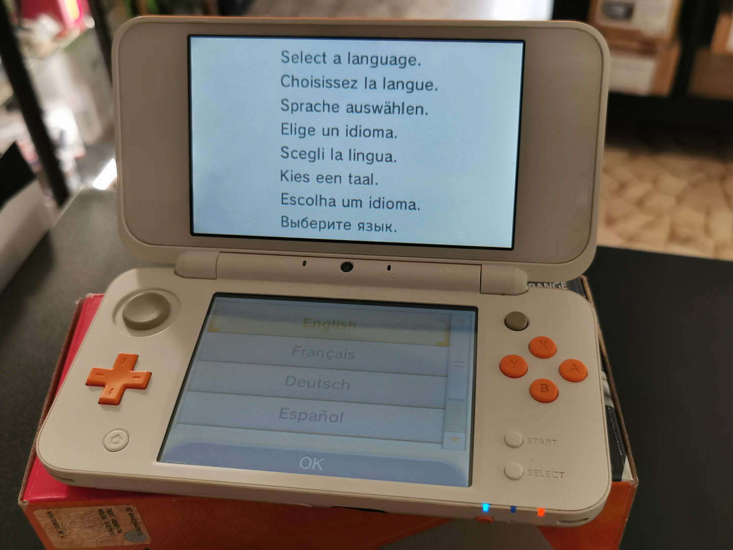 New Nintendo 2DS XL Bianco e Arancione (Console)