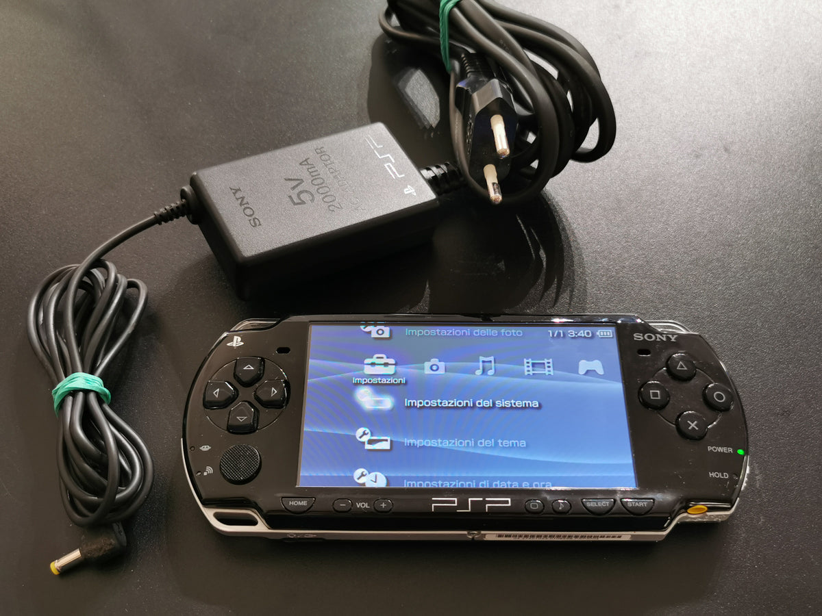 Sony PSP 2004 Piano Black + Alimentatore e Manuali
