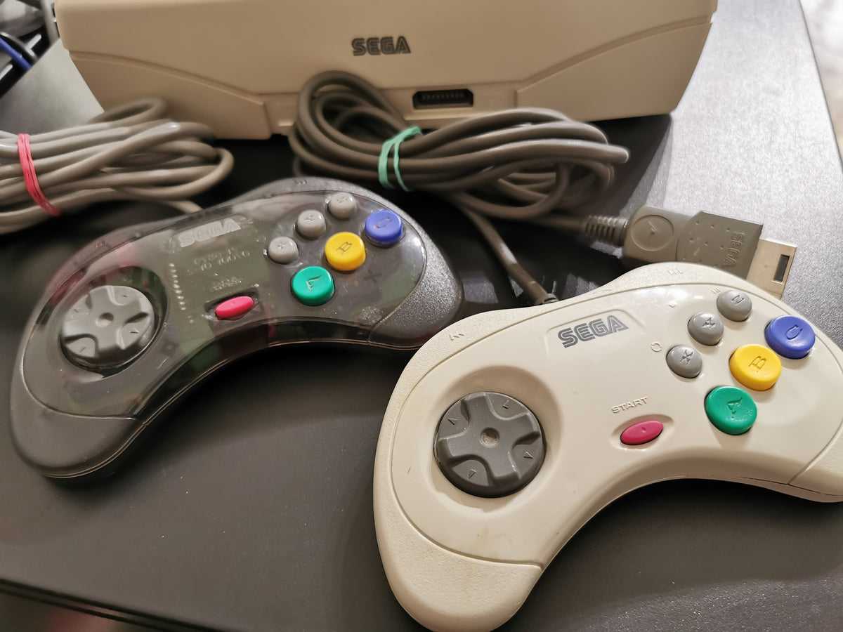 Sega Saturn HST-3220 White NTSC-J + Action Replay 4M Plus + 2 Controller